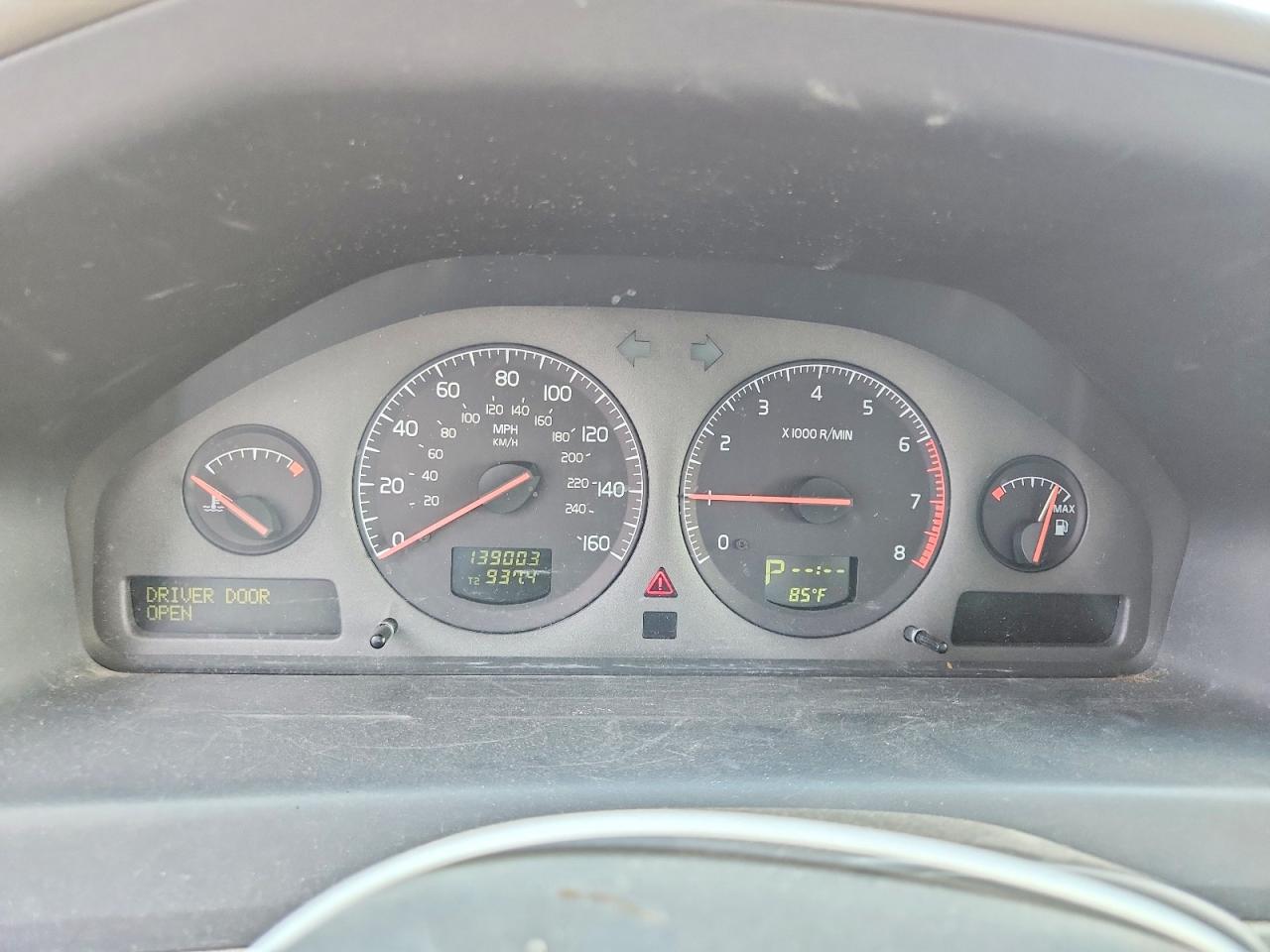 2002 VOLVO V70