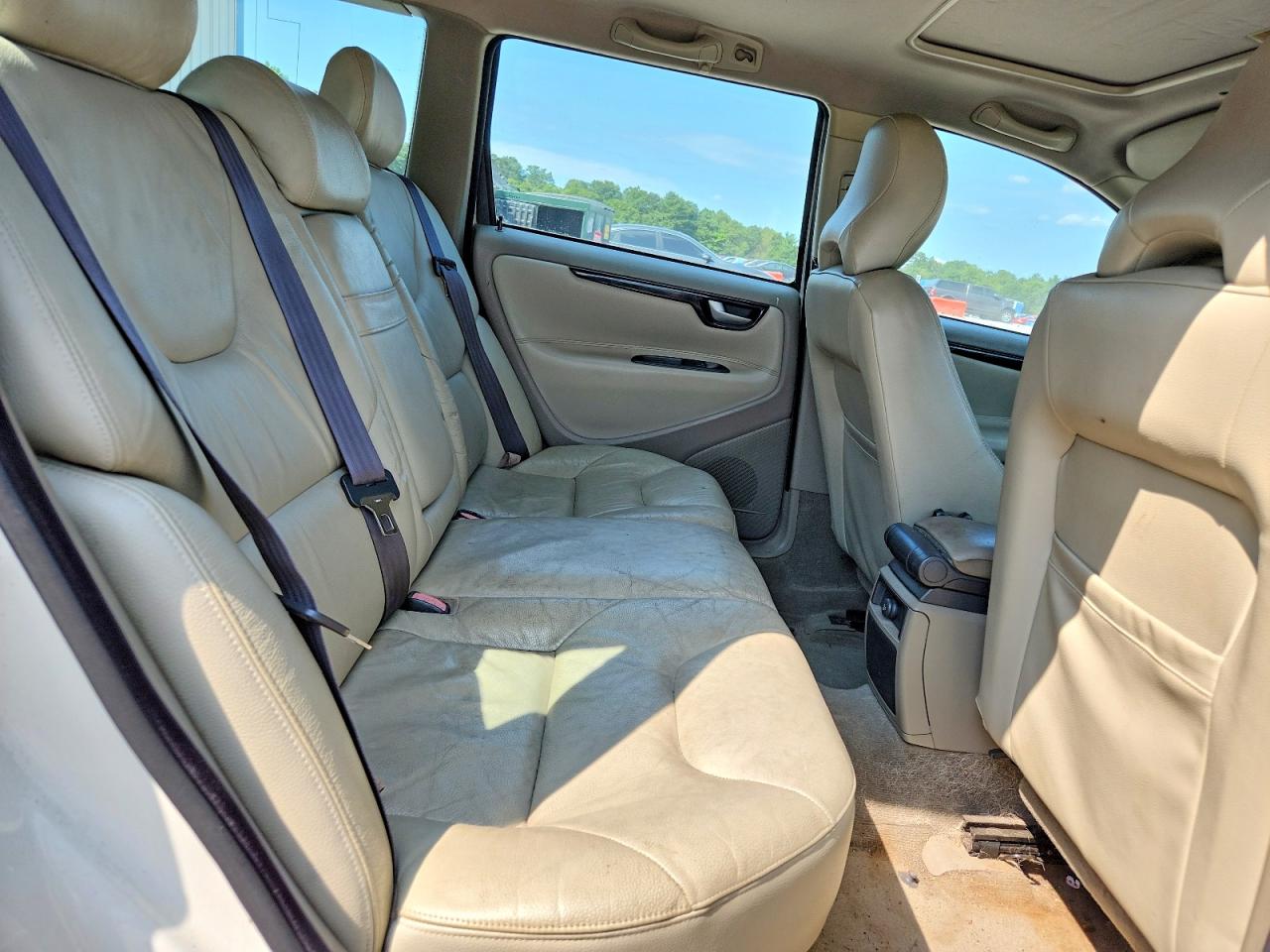 2002 VOLVO V70