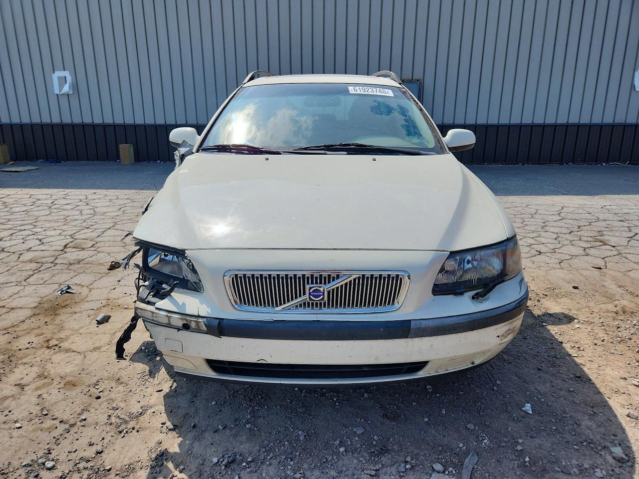 2002 VOLVO V70