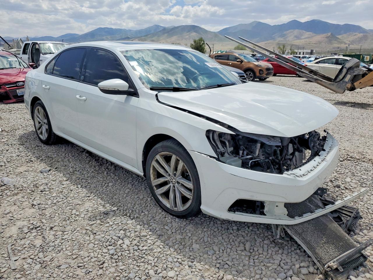 2019 VOLKSWAGEN PASSAT