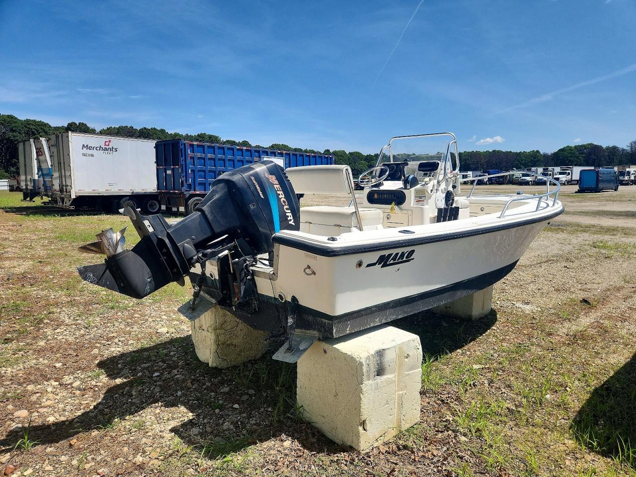 2005 MAKO Boat