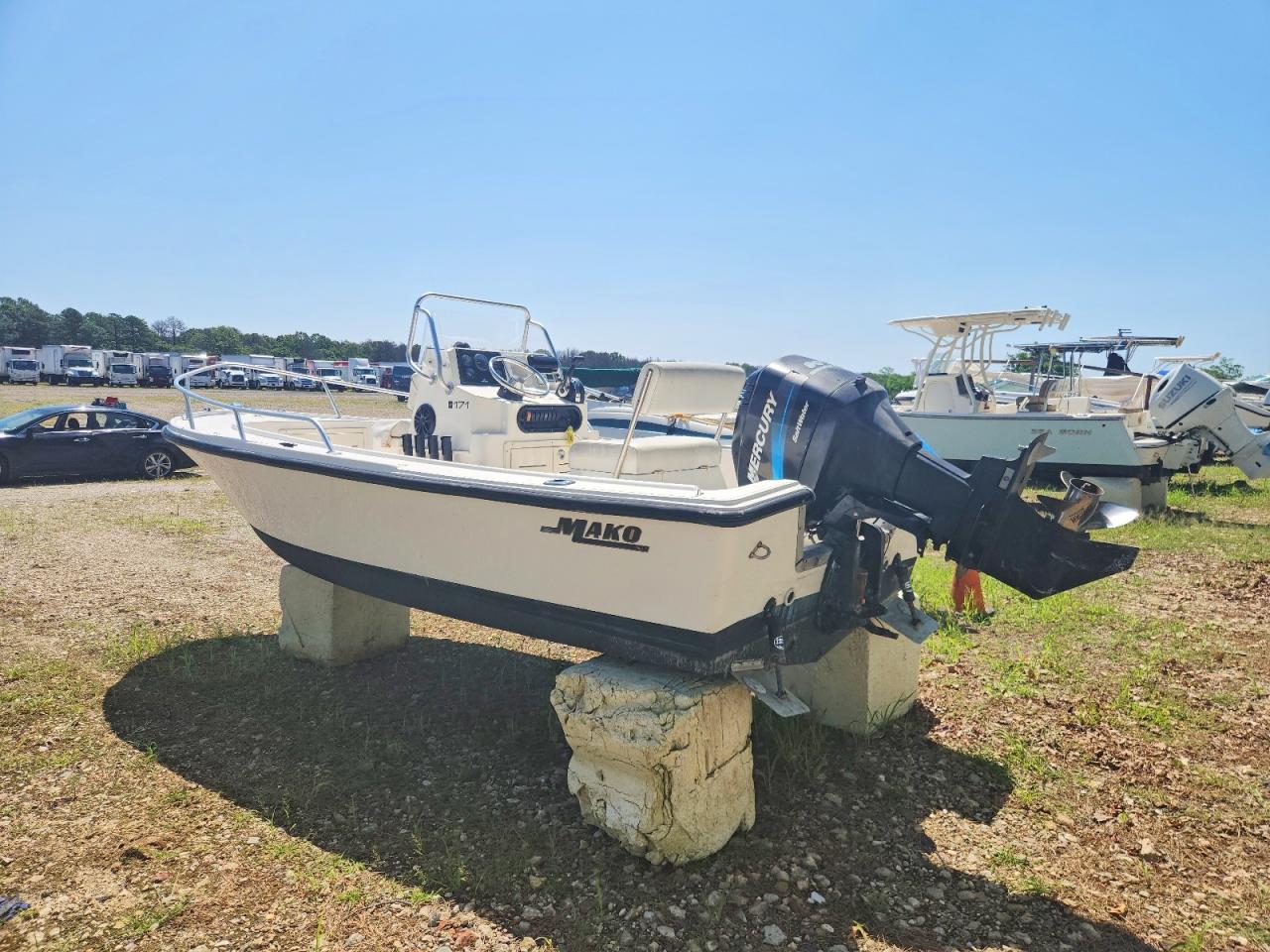 2005 MAKO Boat