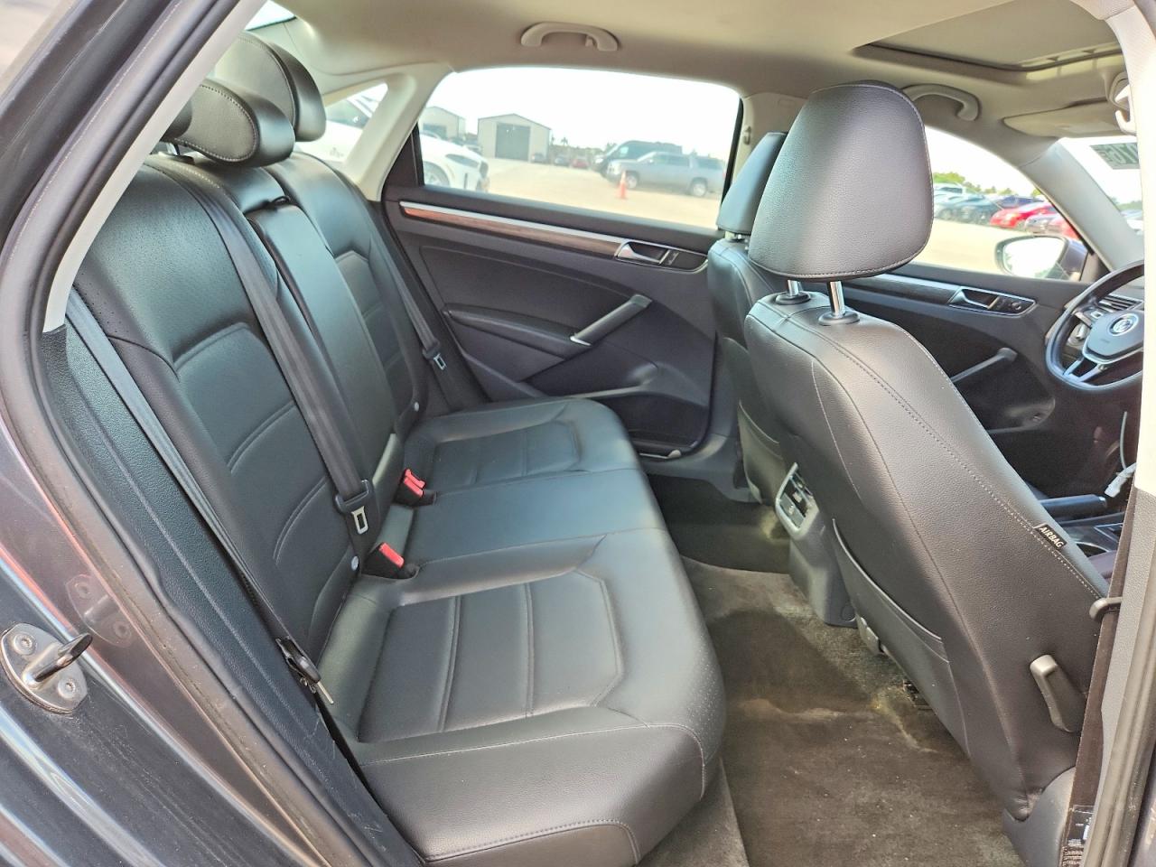 2017 VOLKSWAGEN PASSAT