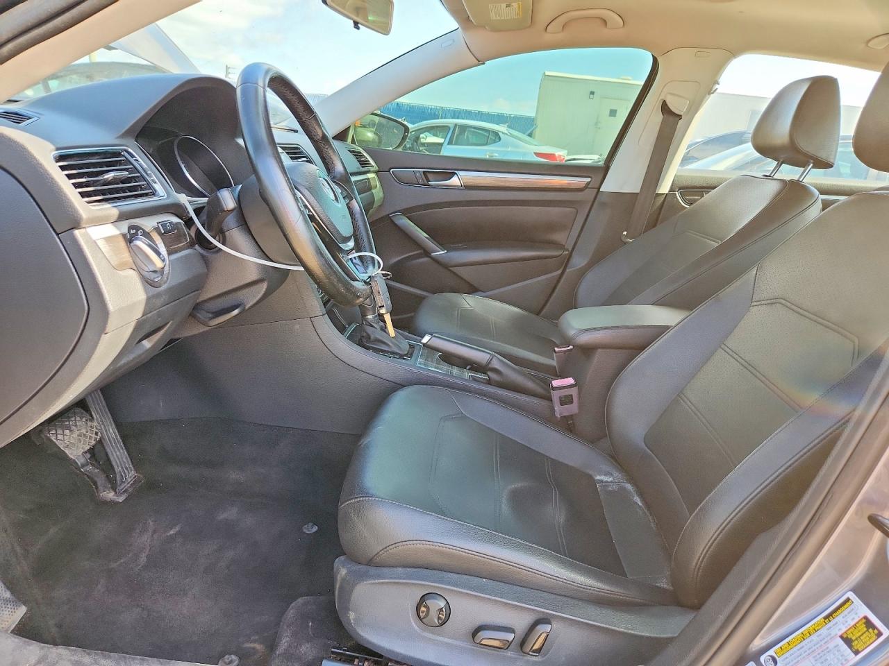 2017 VOLKSWAGEN PASSAT