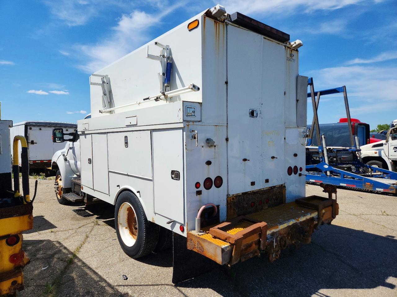 2011 FORD F750