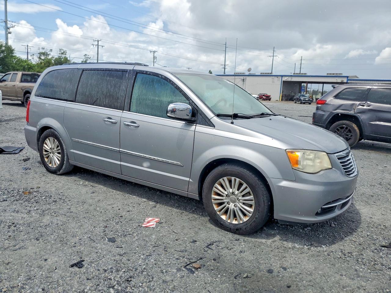 2013 CHRYSLER MINIVAN