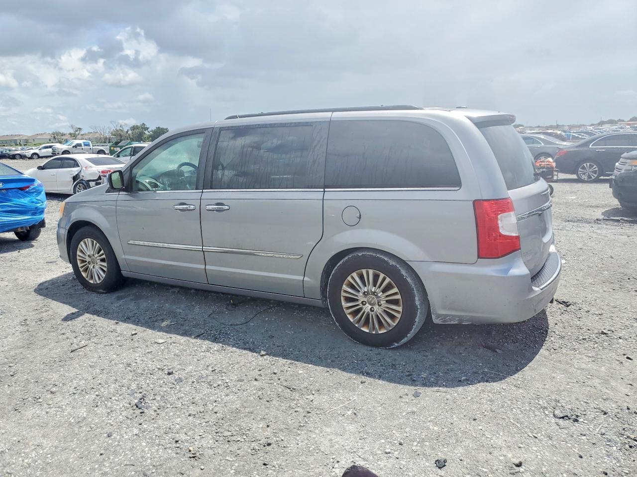 2013 CHRYSLER MINIVAN