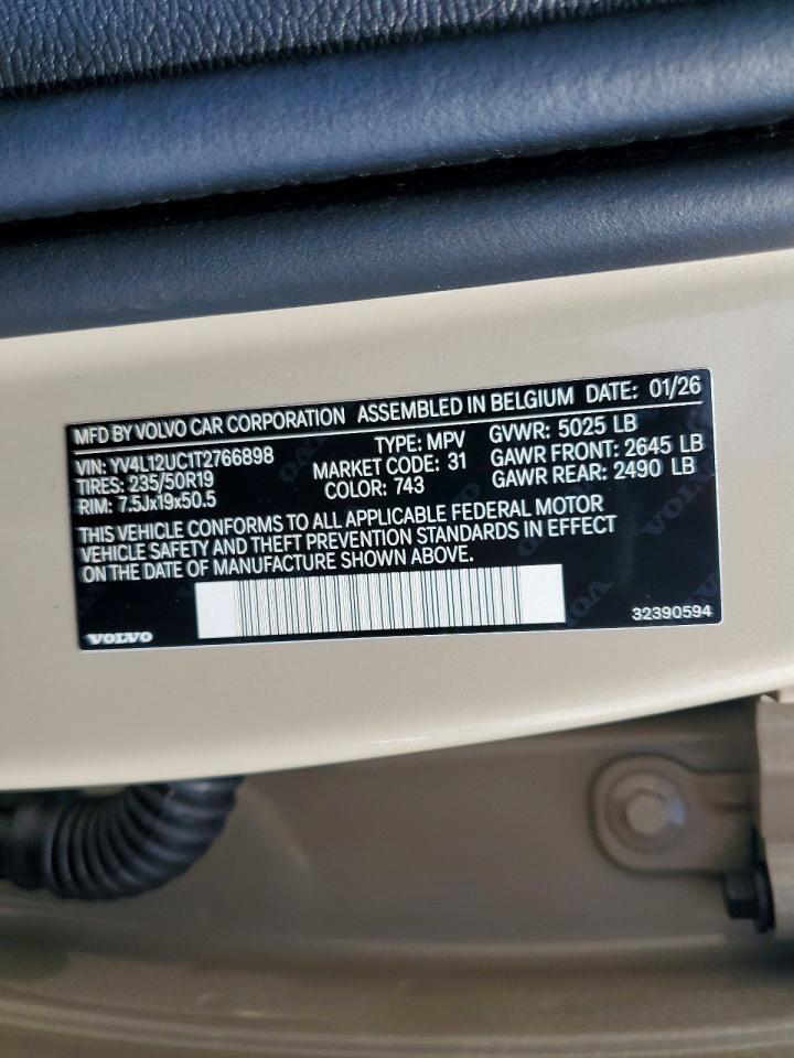 2026 VOLVO XC40