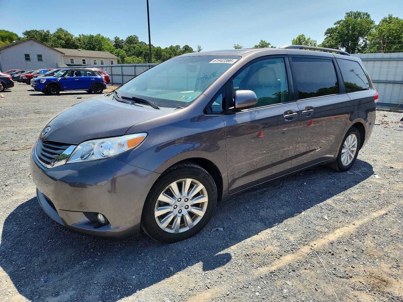 2012 TOYOTA SIENNA