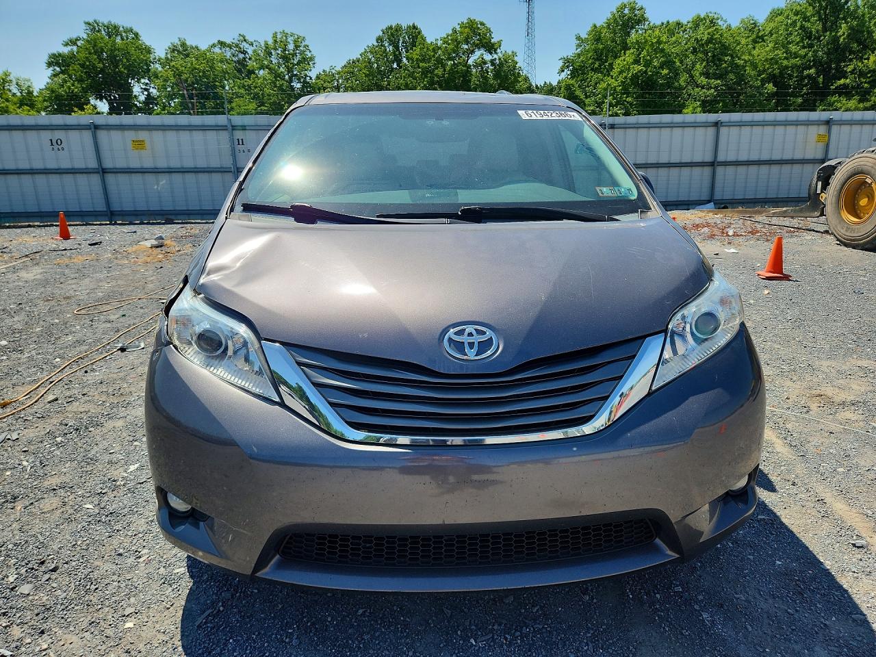 2012 TOYOTA SIENNA