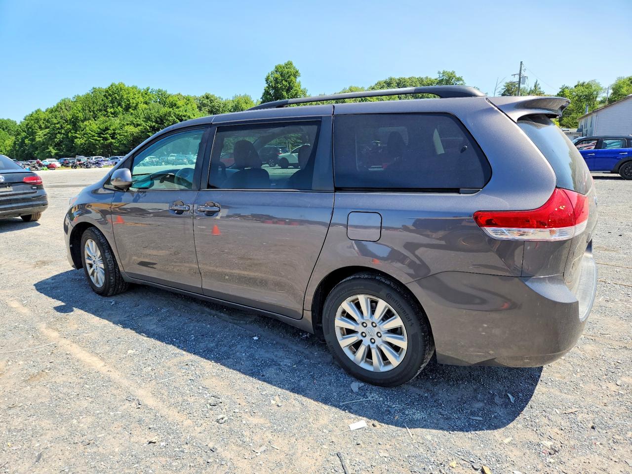 2012 TOYOTA SIENNA