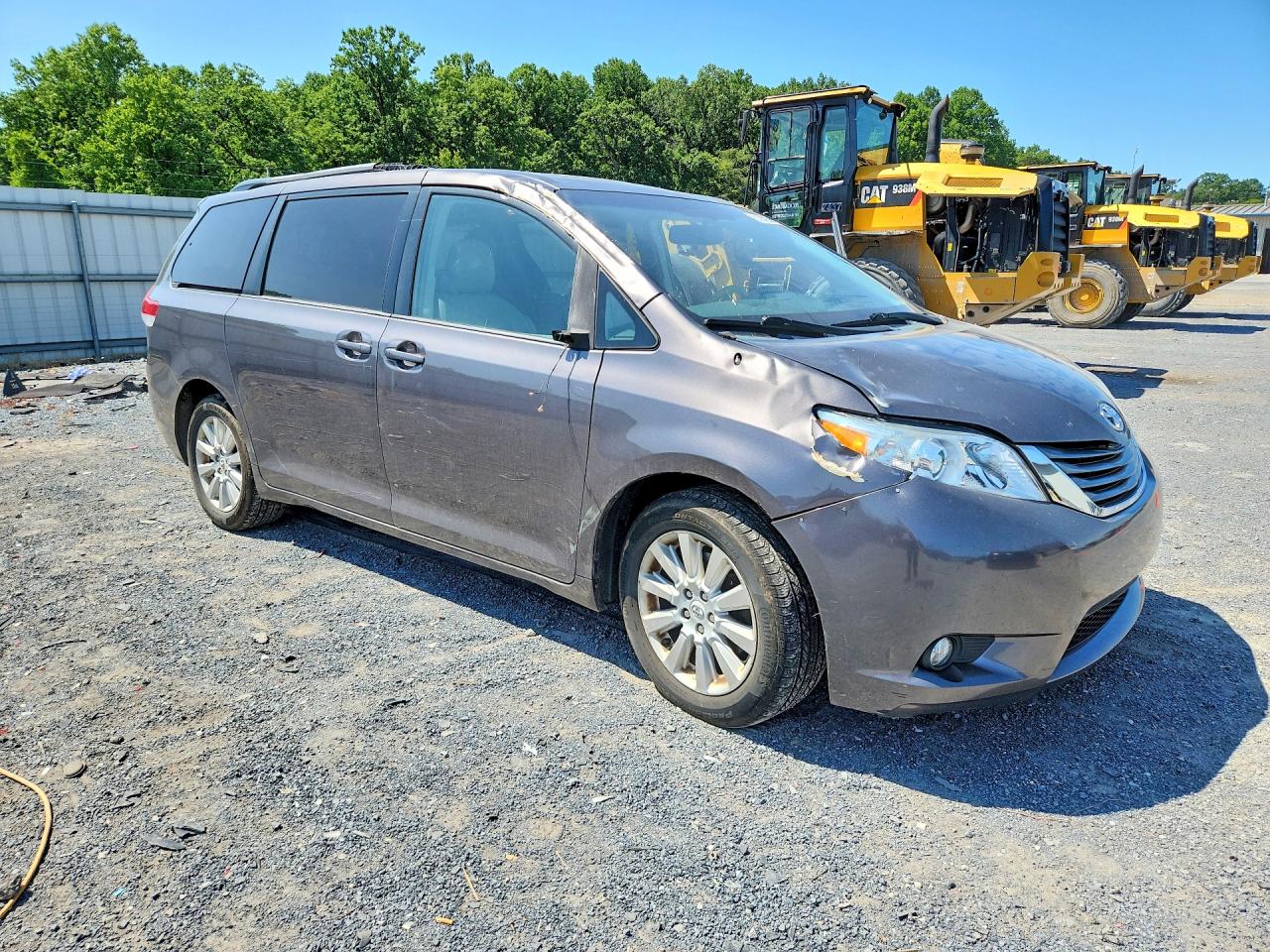 2012 TOYOTA SIENNA