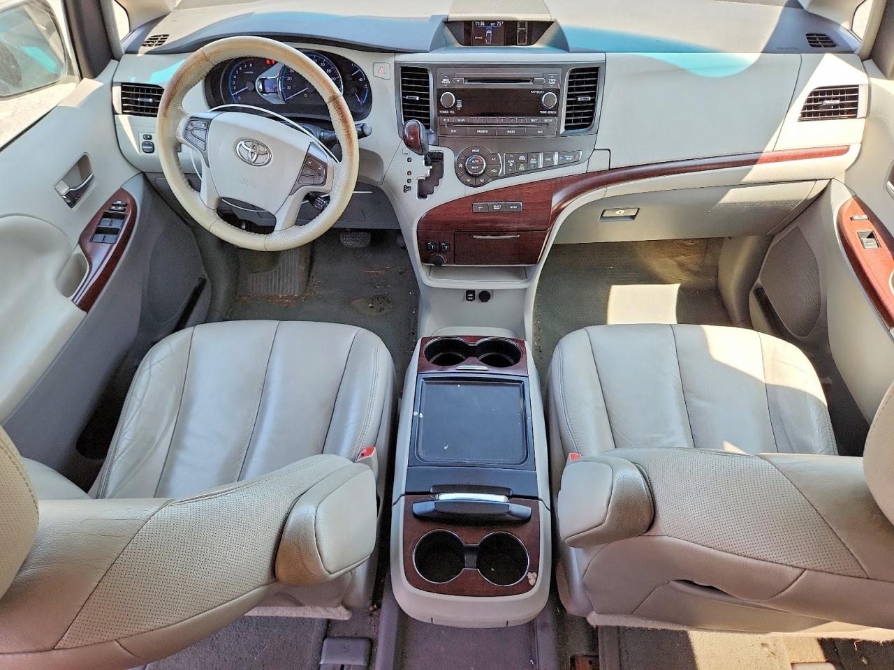 2012 TOYOTA SIENNA