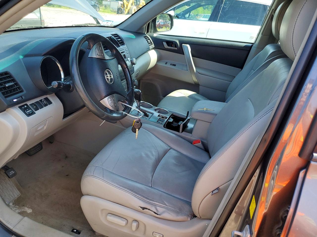 2010 TOYOTA HIGHLANDER