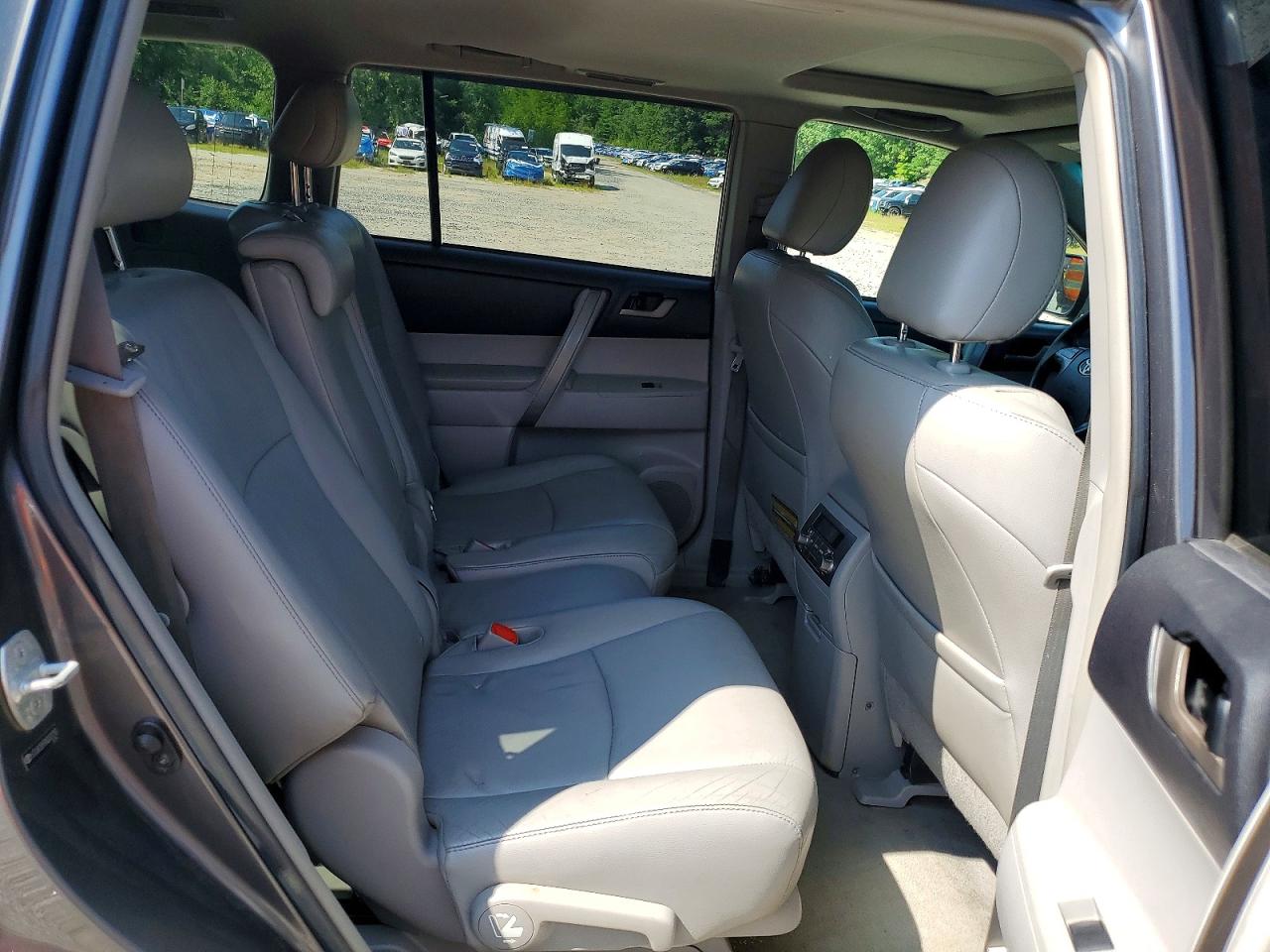 2010 TOYOTA HIGHLANDER