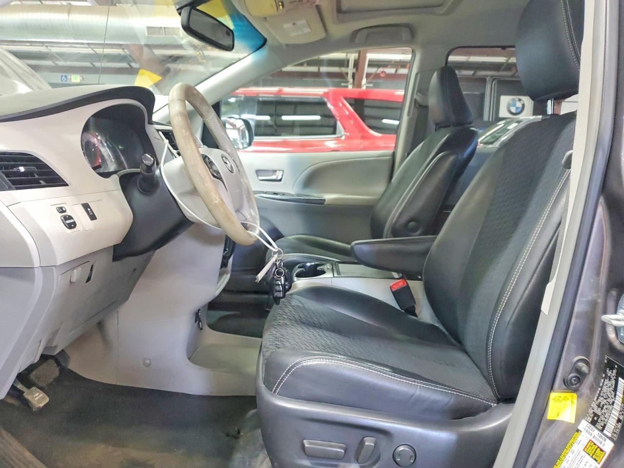 2012 TOYOTA SIENNA