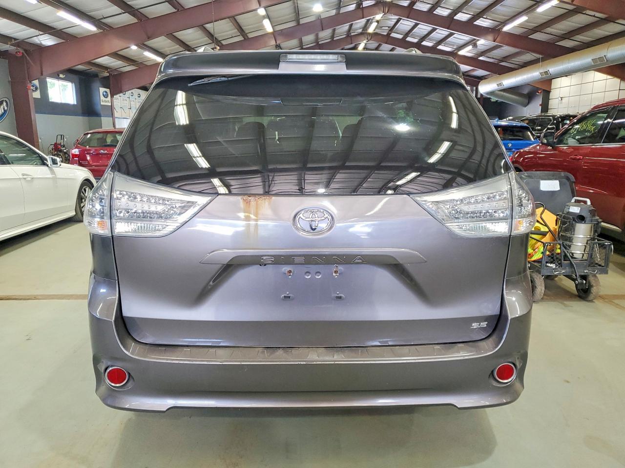 2012 TOYOTA SIENNA