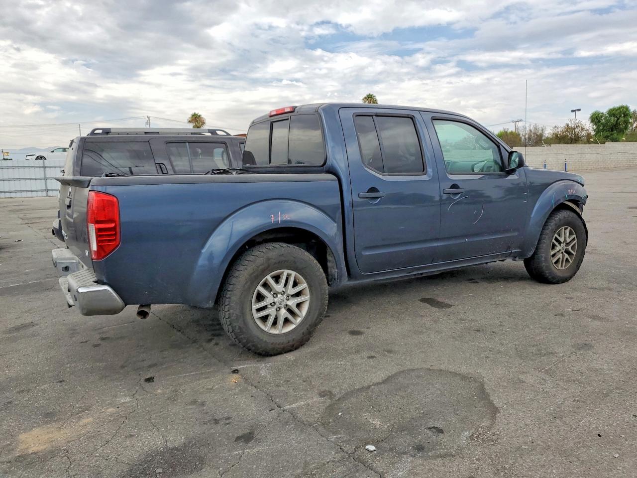 2015 NISSAN FRONTIER