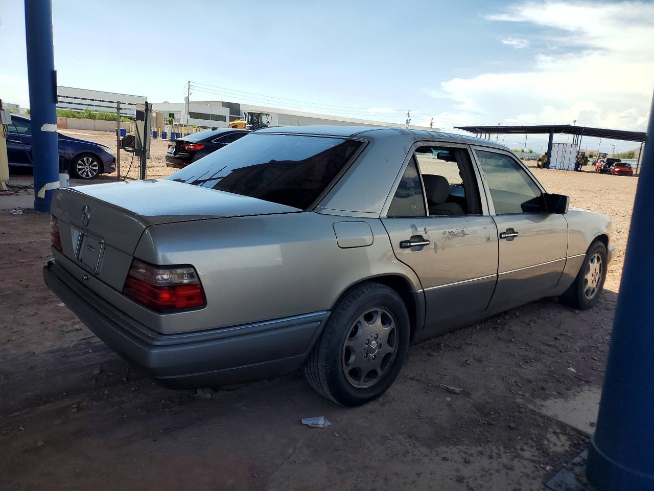 1995 MERCEDES-BENZ E-CLASS