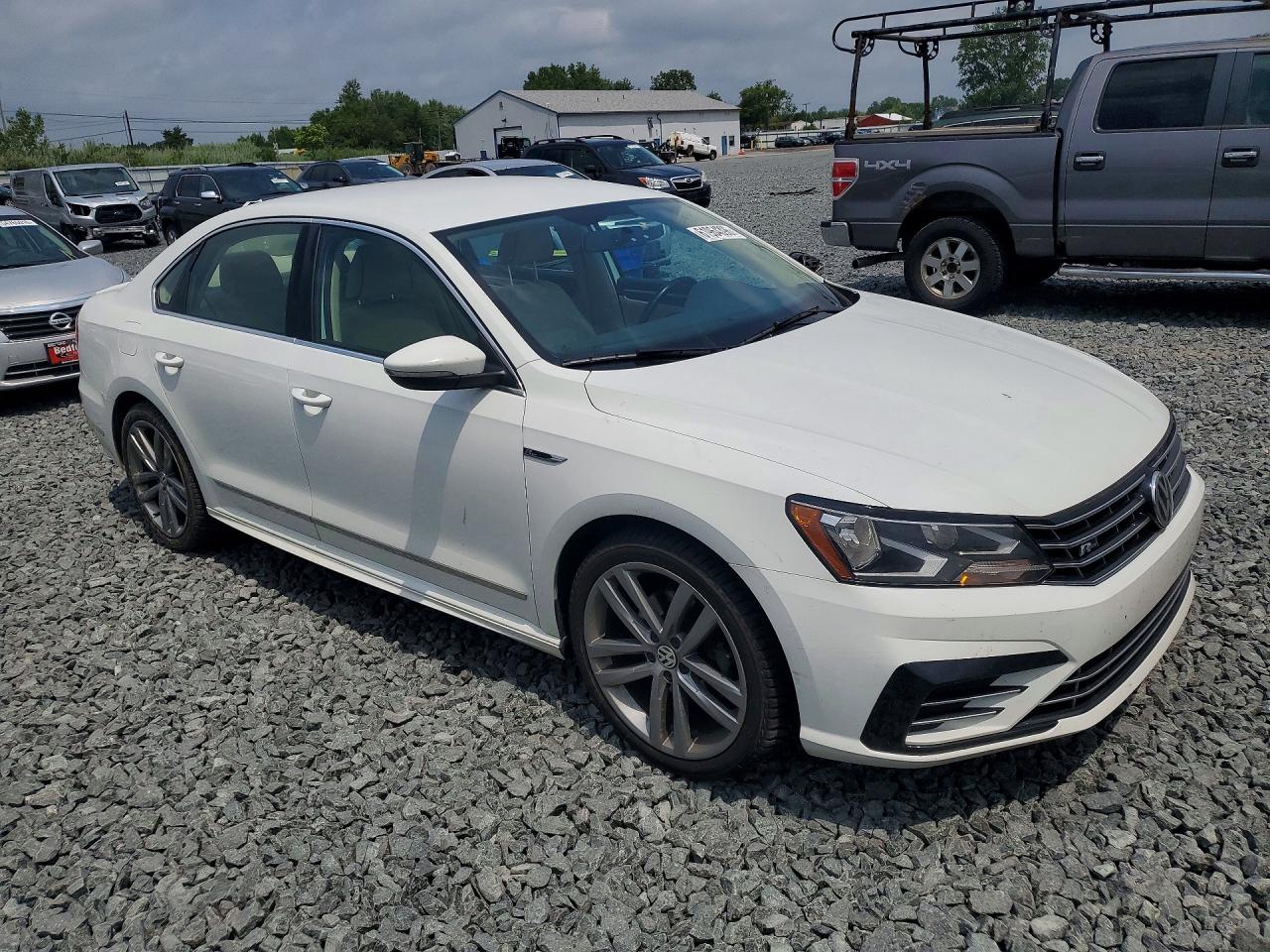 2017 VOLKSWAGEN PASSAT