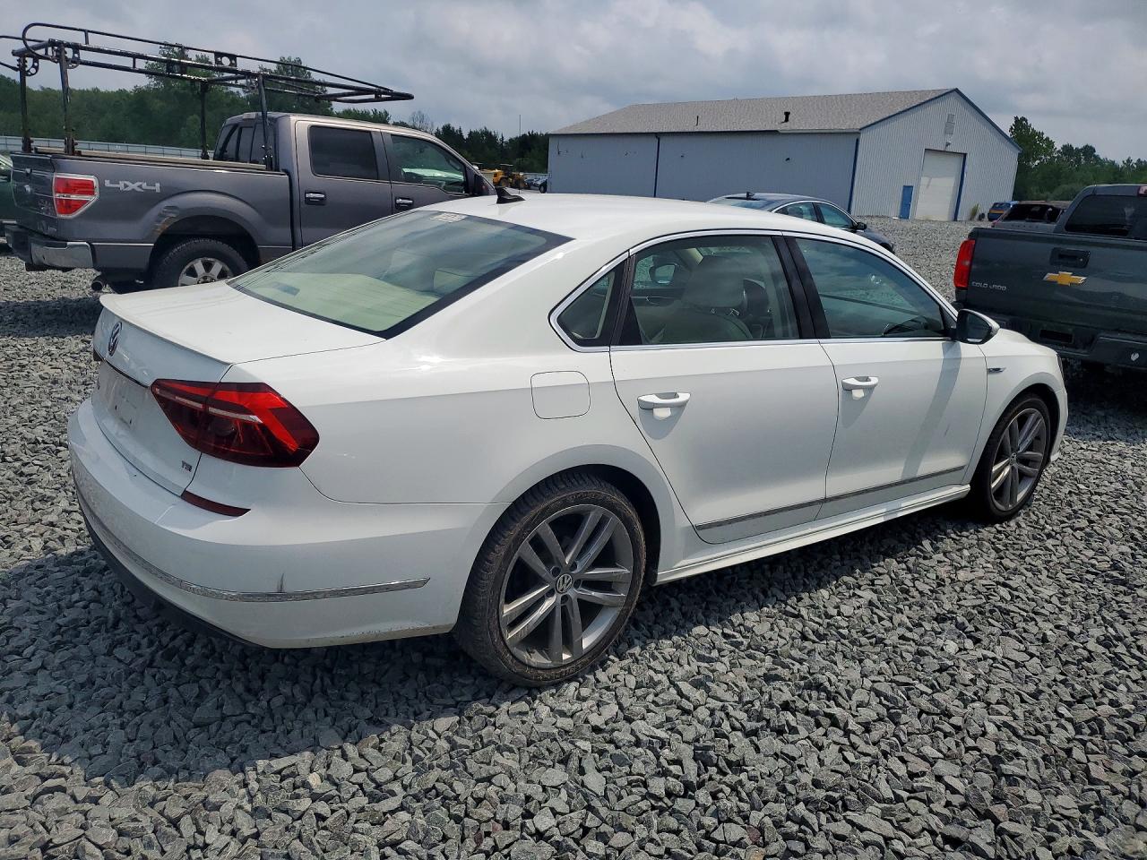 2017 VOLKSWAGEN PASSAT