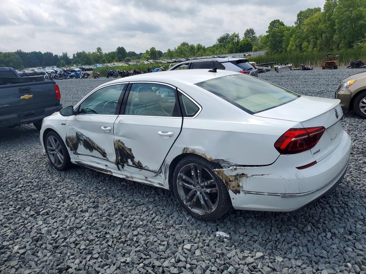 2017 VOLKSWAGEN PASSAT