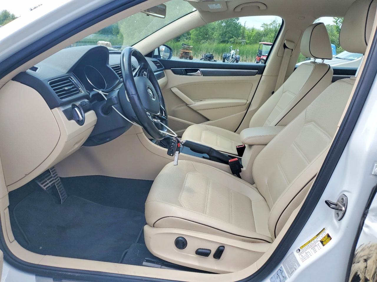 2017 VOLKSWAGEN PASSAT