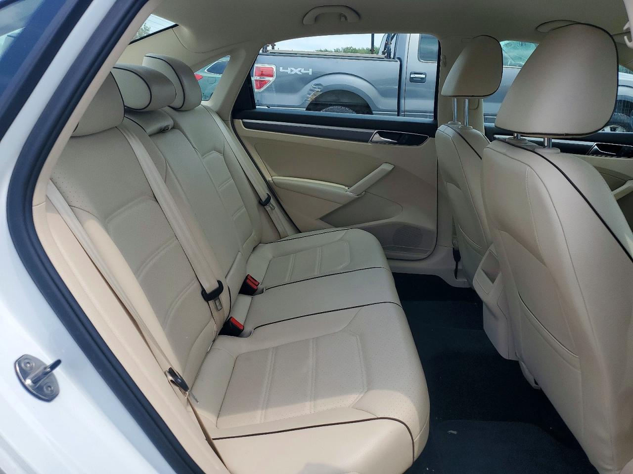 2017 VOLKSWAGEN PASSAT