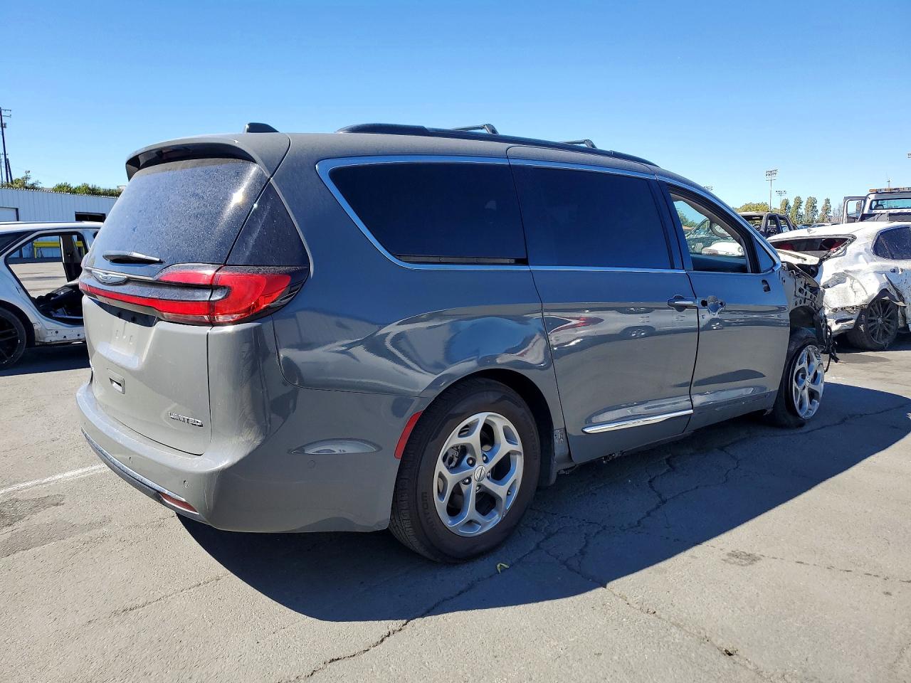 2022 CHRYSLER PACIFICA