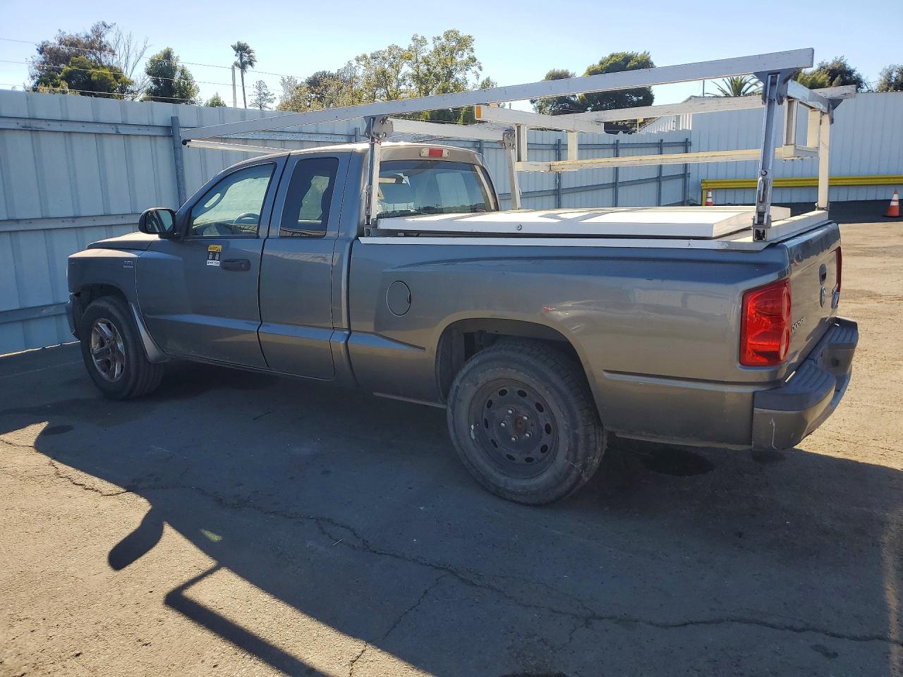 2011 DODGE DAKOTA