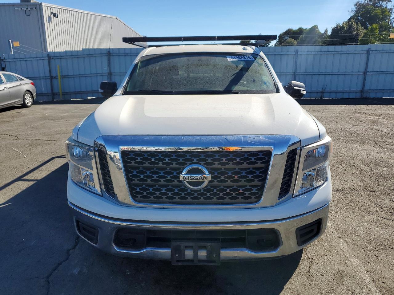 2017 NISSAN TITAN