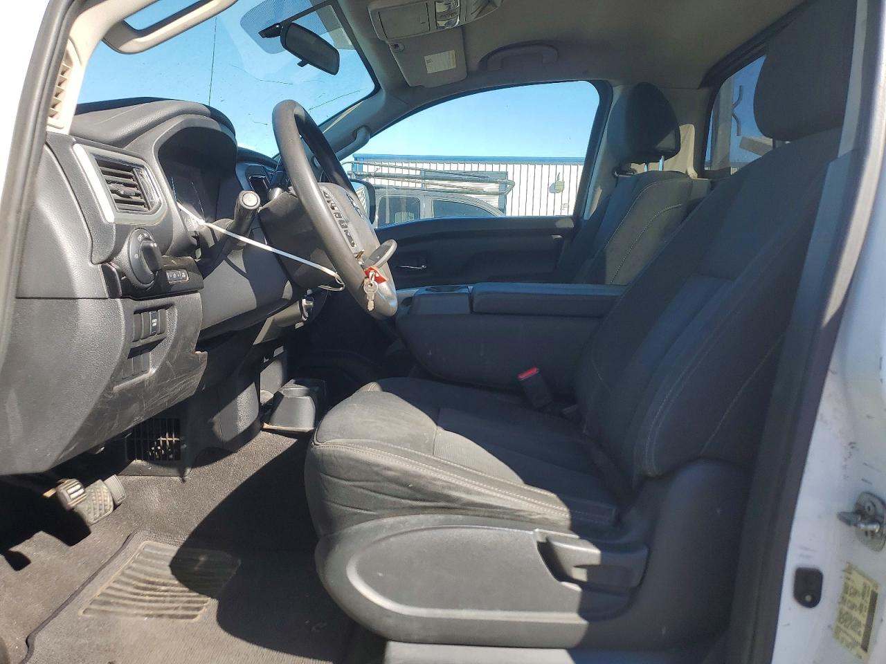 2017 NISSAN TITAN