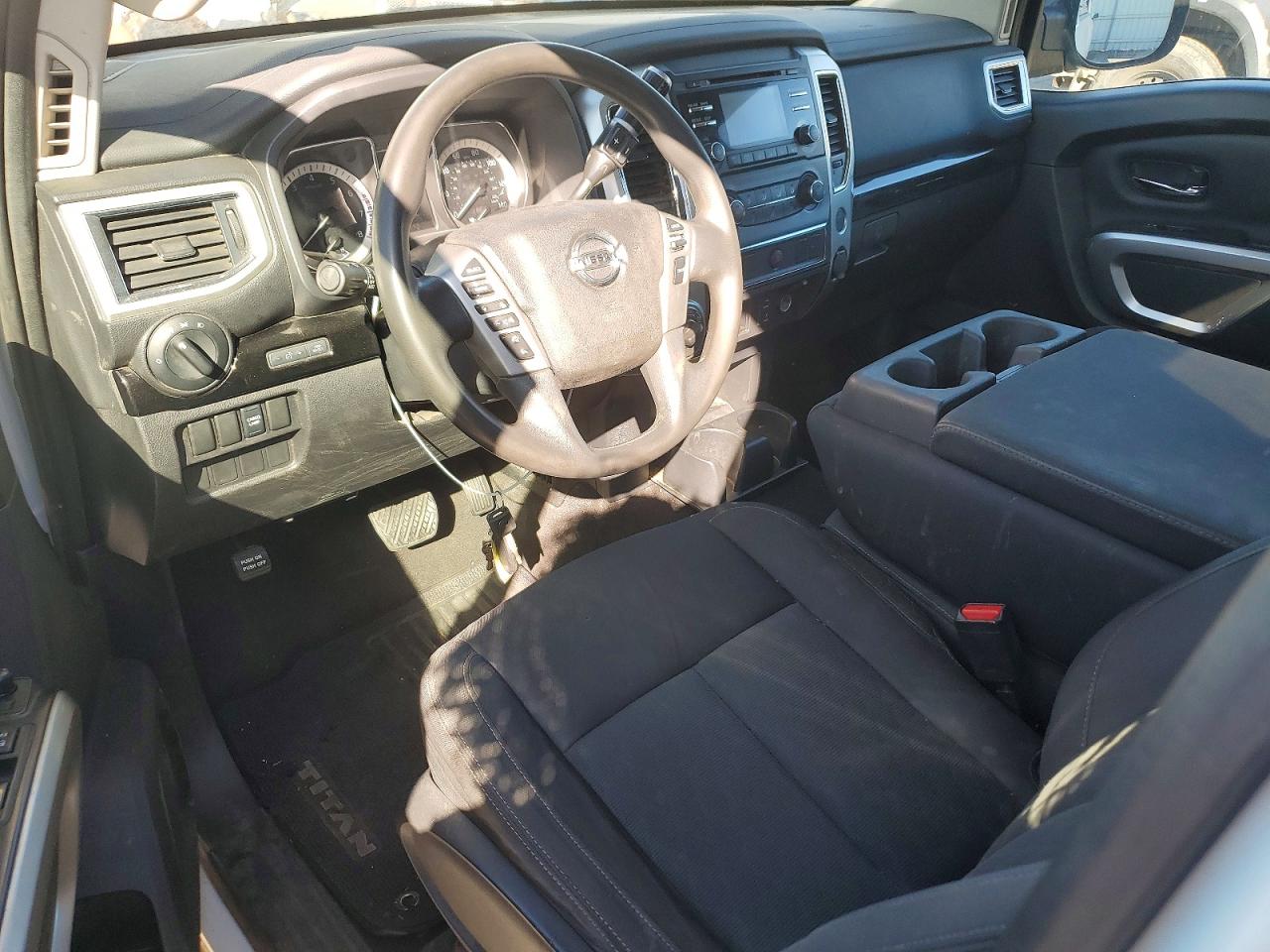 2017 NISSAN TITAN