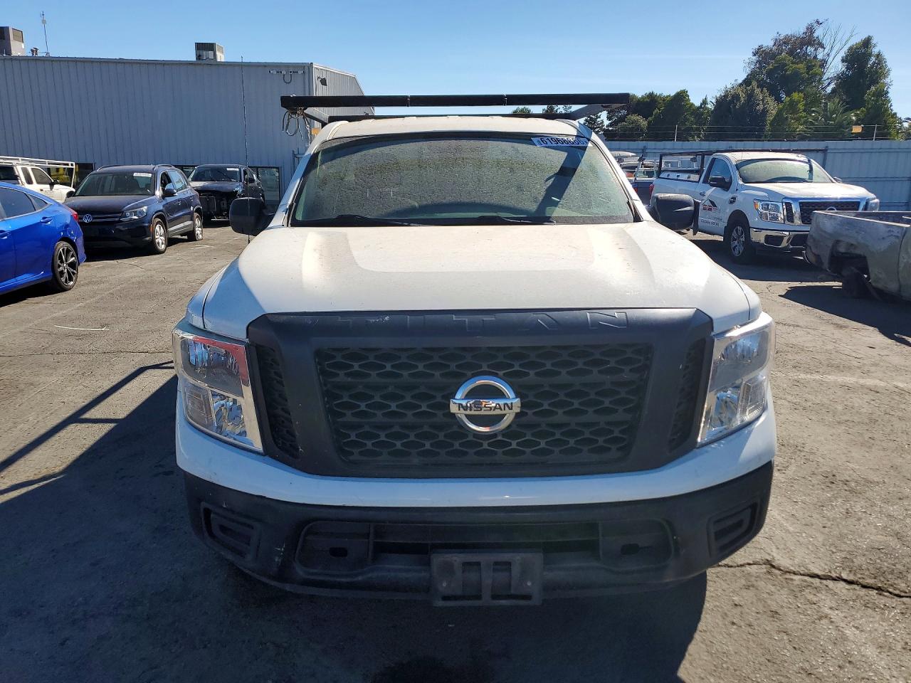 2017 NISSAN TITAN