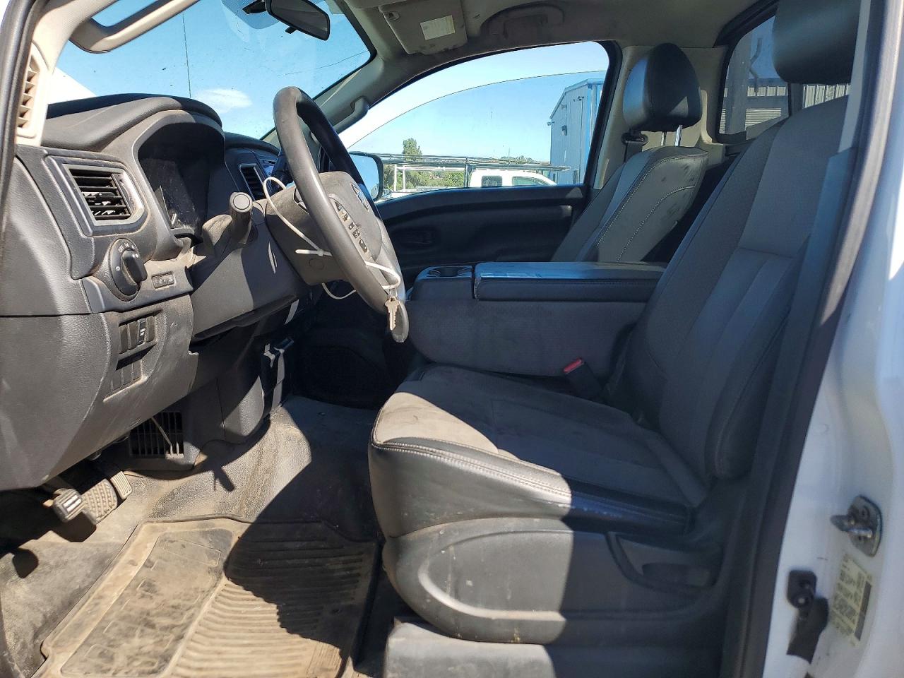 2017 NISSAN TITAN