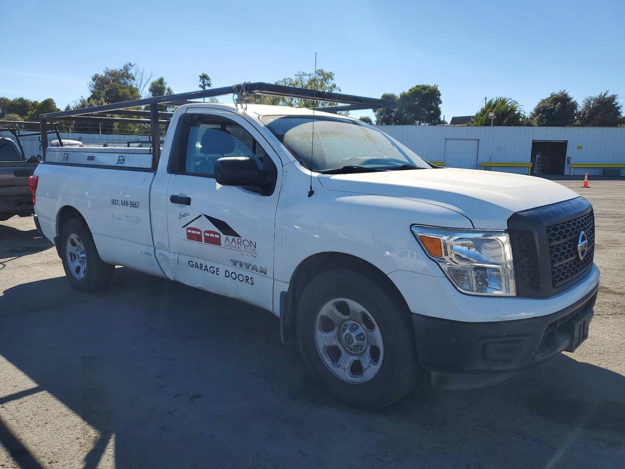 2017 NISSAN TITAN