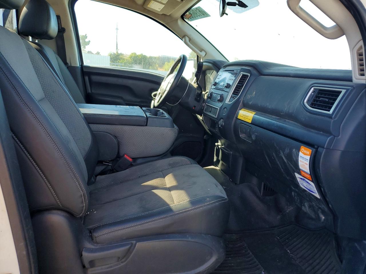 2017 NISSAN TITAN