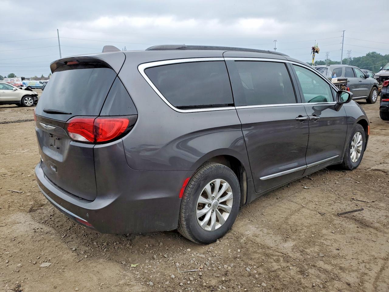 2017 CHRYSLER PACIFICA