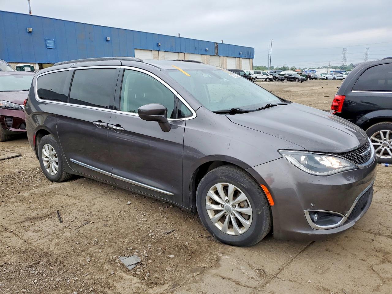 2017 CHRYSLER PACIFICA