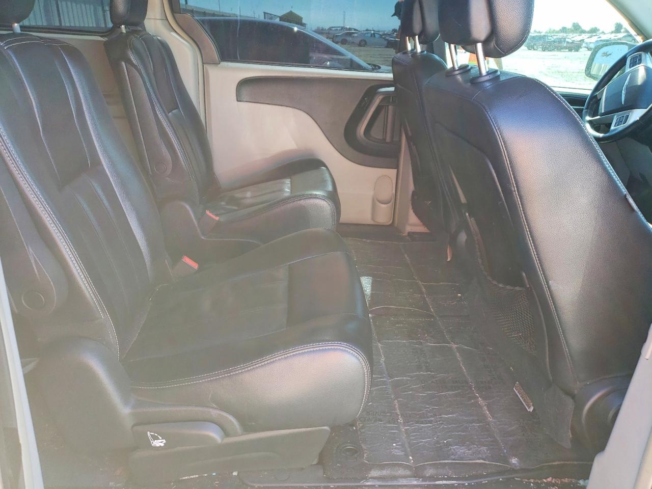 2016 CHRY MINIVAN