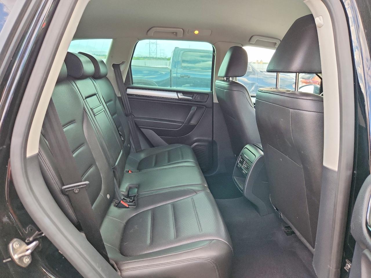 2013 VOLKSWAGEN TOUAREG