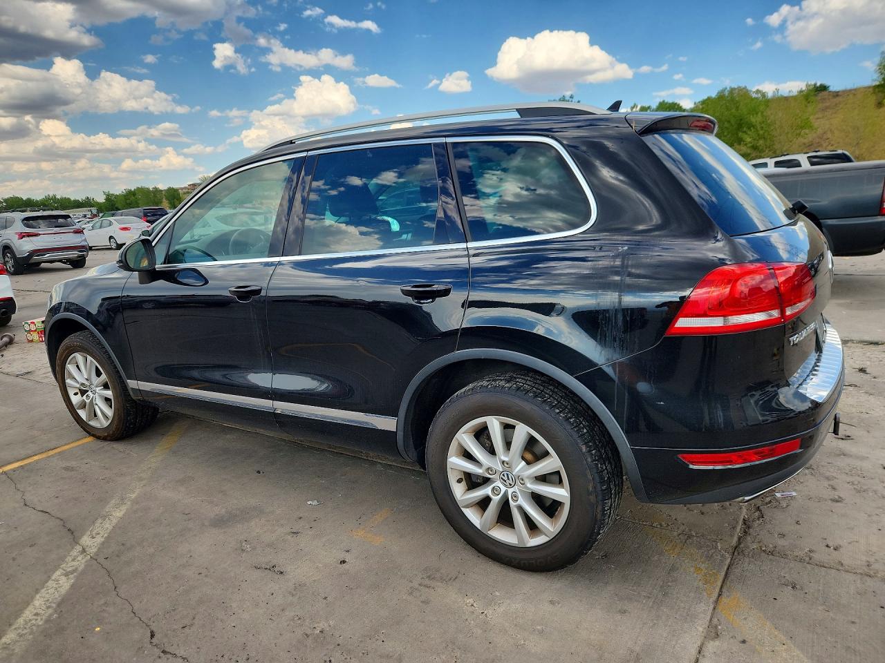 2013 VOLKSWAGEN TOUAREG