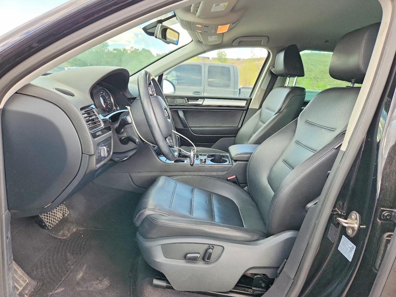 2013 VOLKSWAGEN TOUAREG