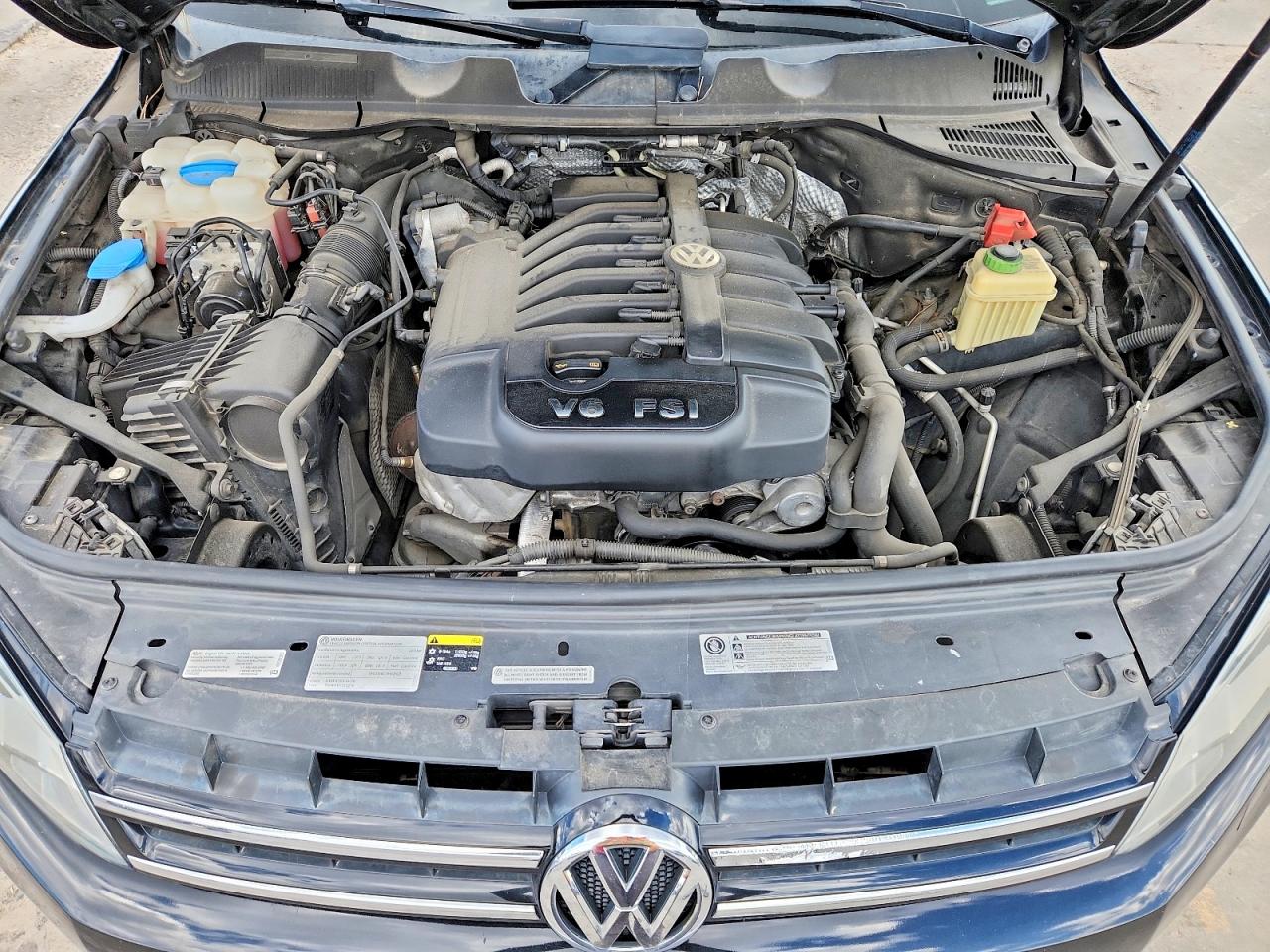 2013 VOLKSWAGEN TOUAREG