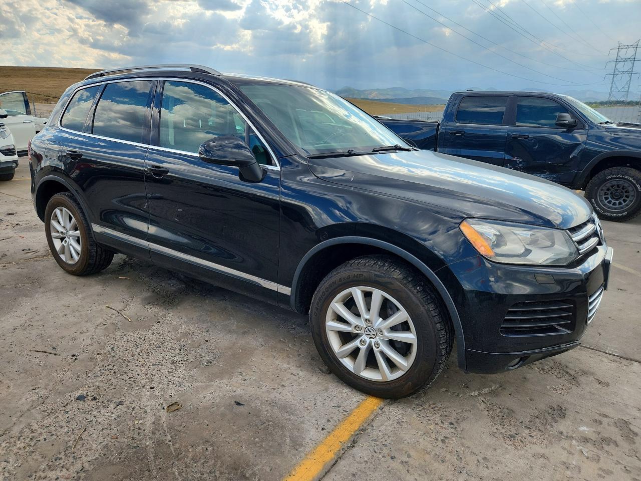 2013 VOLKSWAGEN TOUAREG