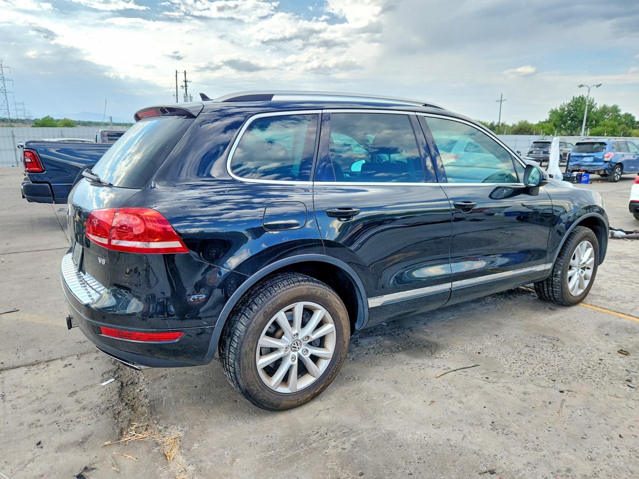 2013 VOLKSWAGEN TOUAREG
