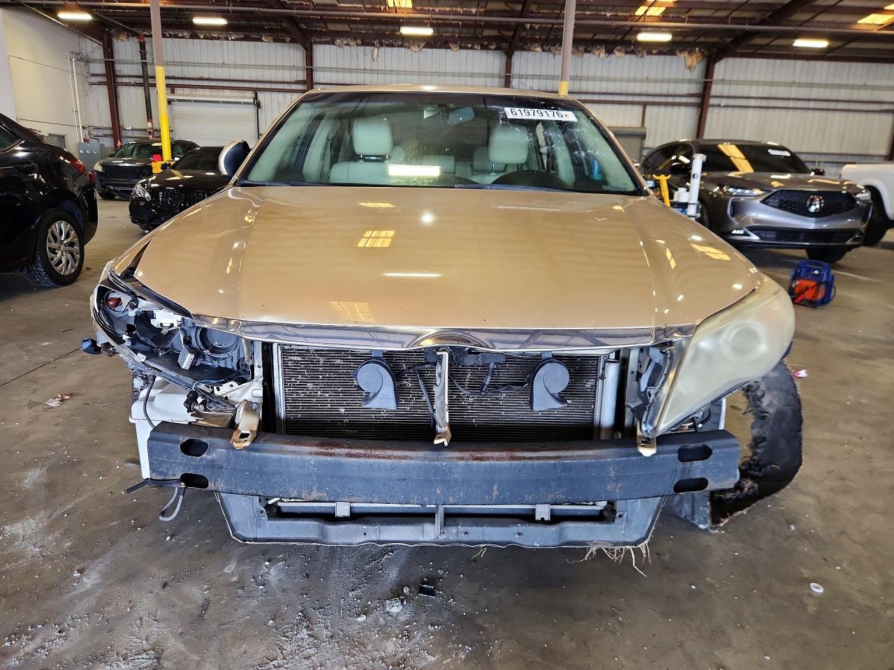 2011 TOYOTA AVALON