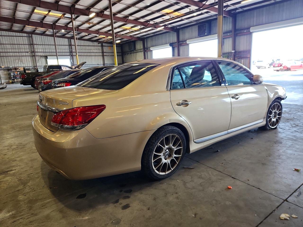 2011 TOYOTA AVALON