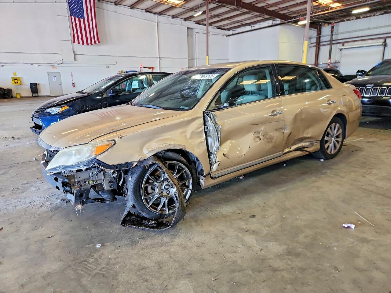 2011 TOYOTA AVALON