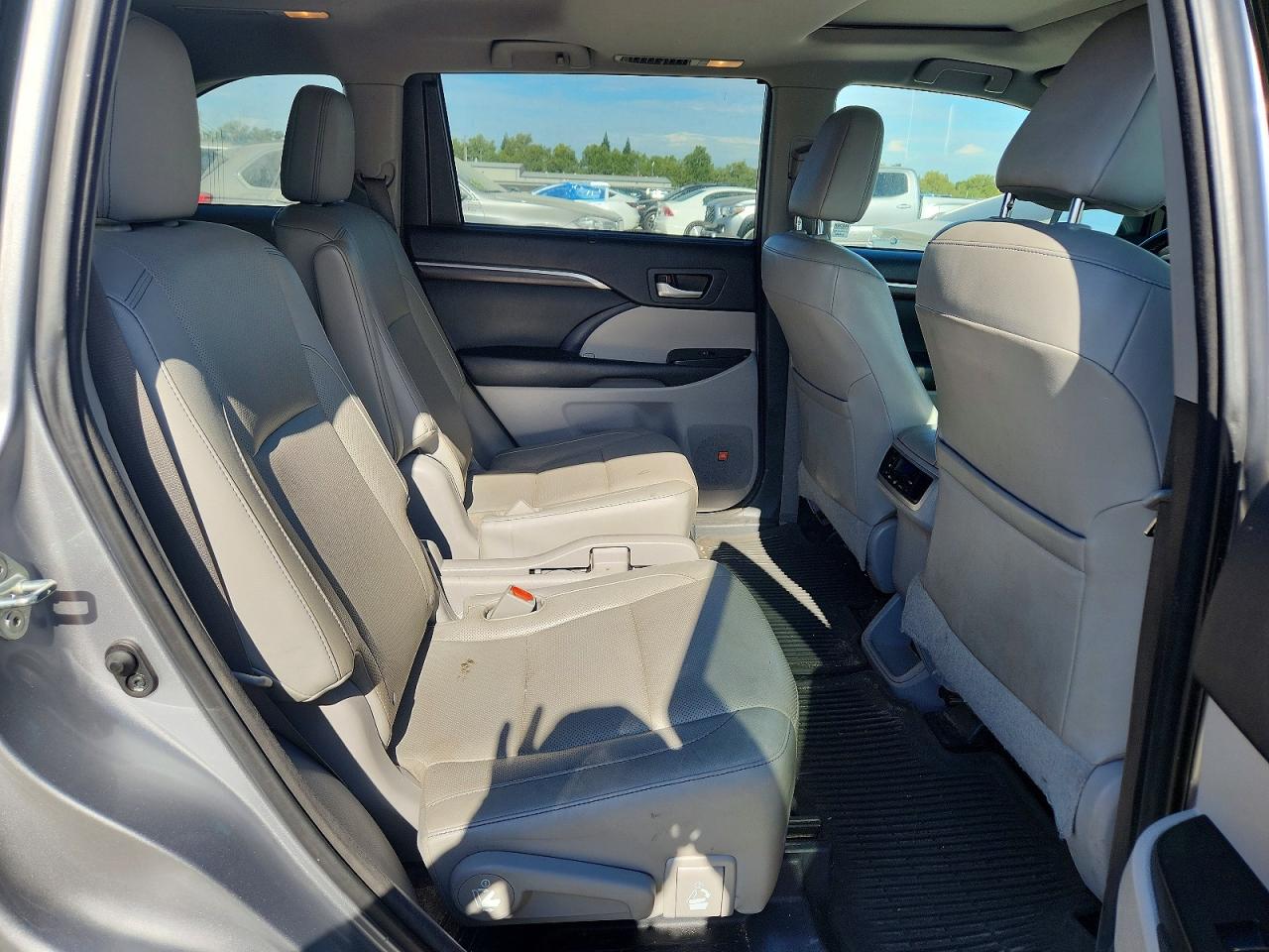 2015 TOYOTA HIGHLANDER